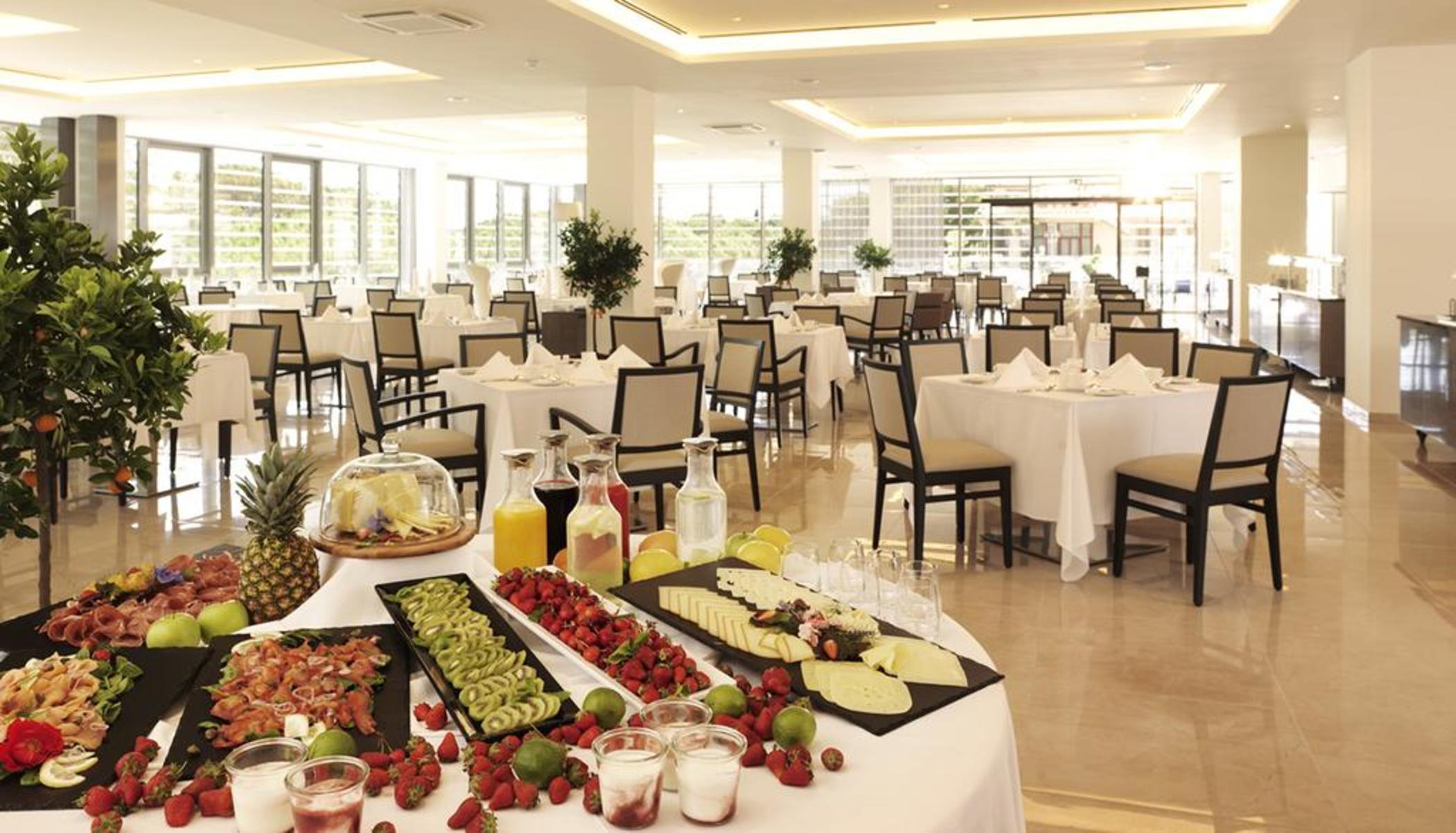 Hotel Slovenija - Terme & Wellness Lifeclass Portorož Exterior foto A buffet at a hotel