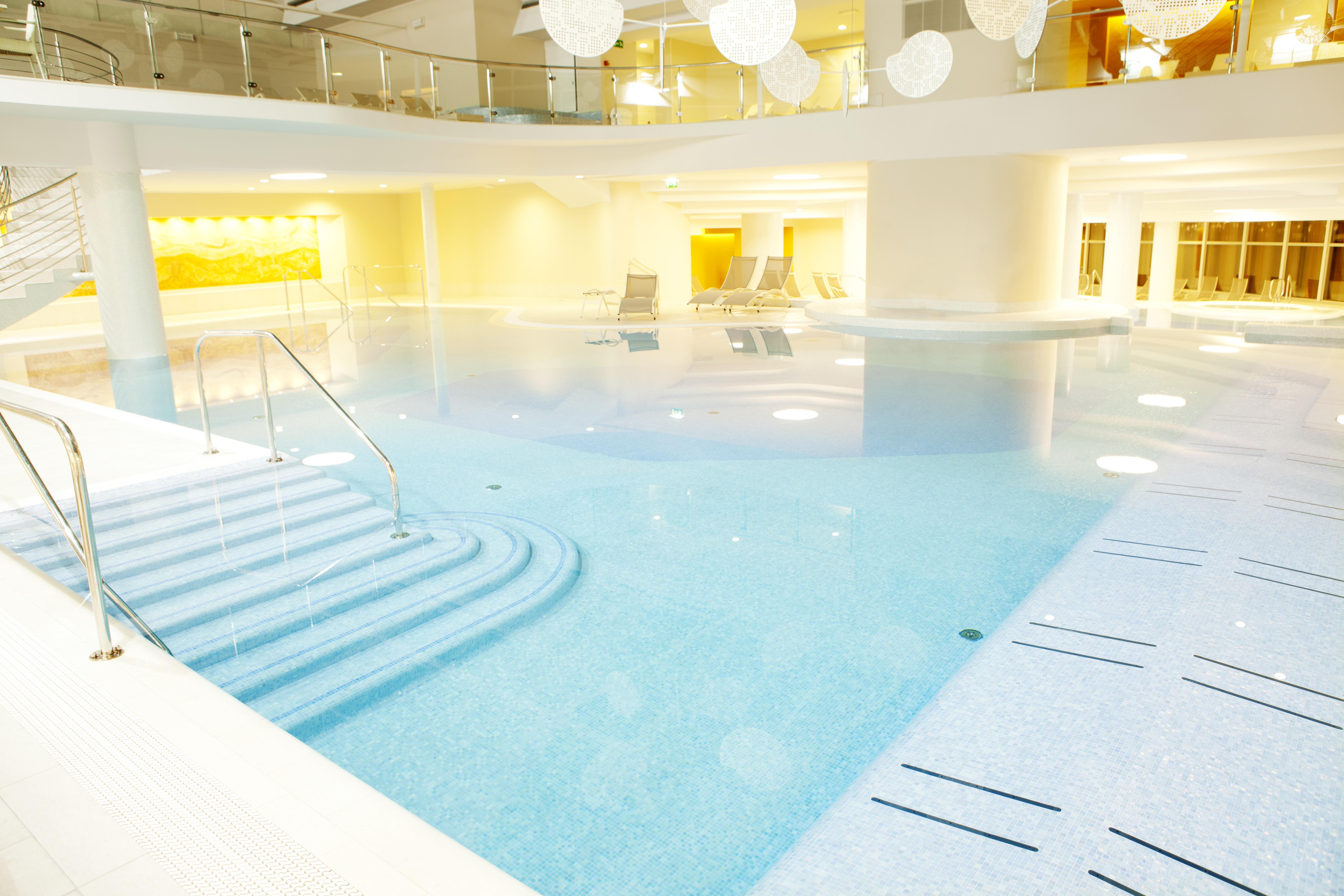 Hotel Slovenija - Terme & Wellness Lifeclass Portorož Exterior foto The swimming pool at the hotel