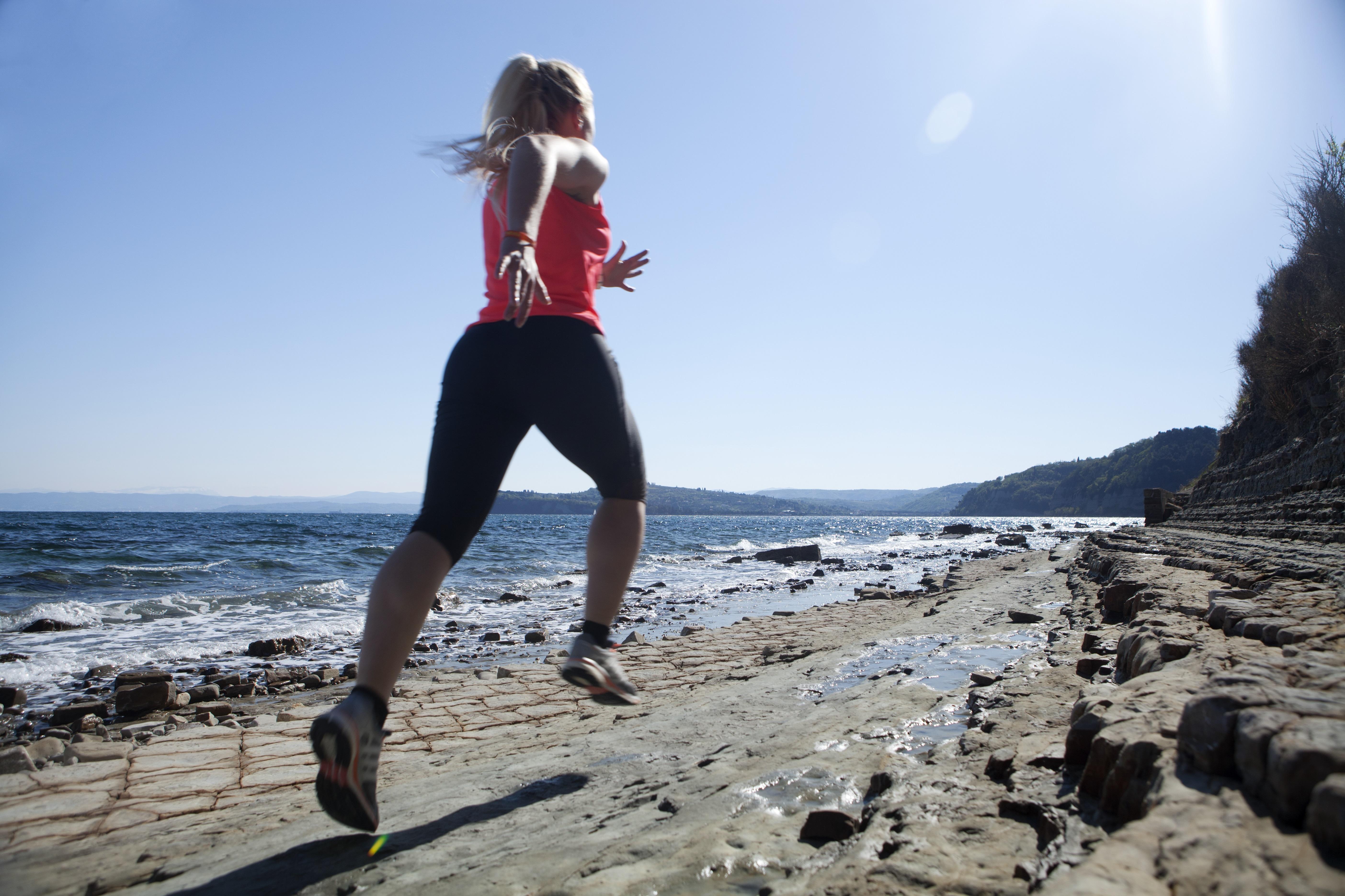 Hotel Slovenija - Terme & Wellness Lifeclass Portorož Exterior foto A woman trail running