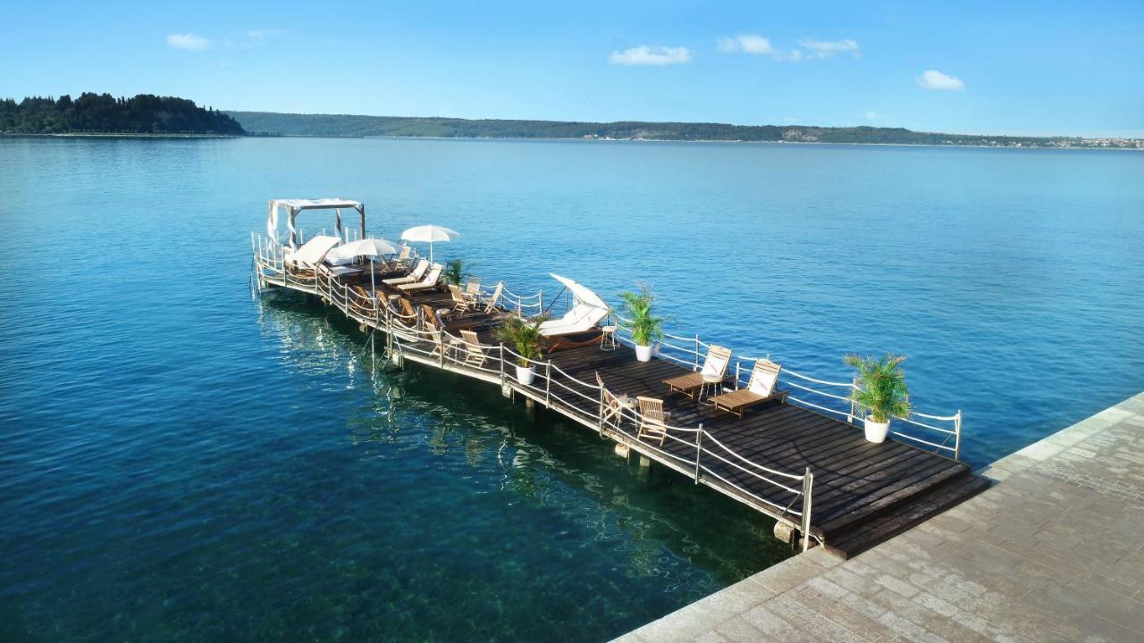 Hotel Slovenija - Terme & Wellness Lifeclass Portorož Exterior foto The floating restaurant "La Perla"
