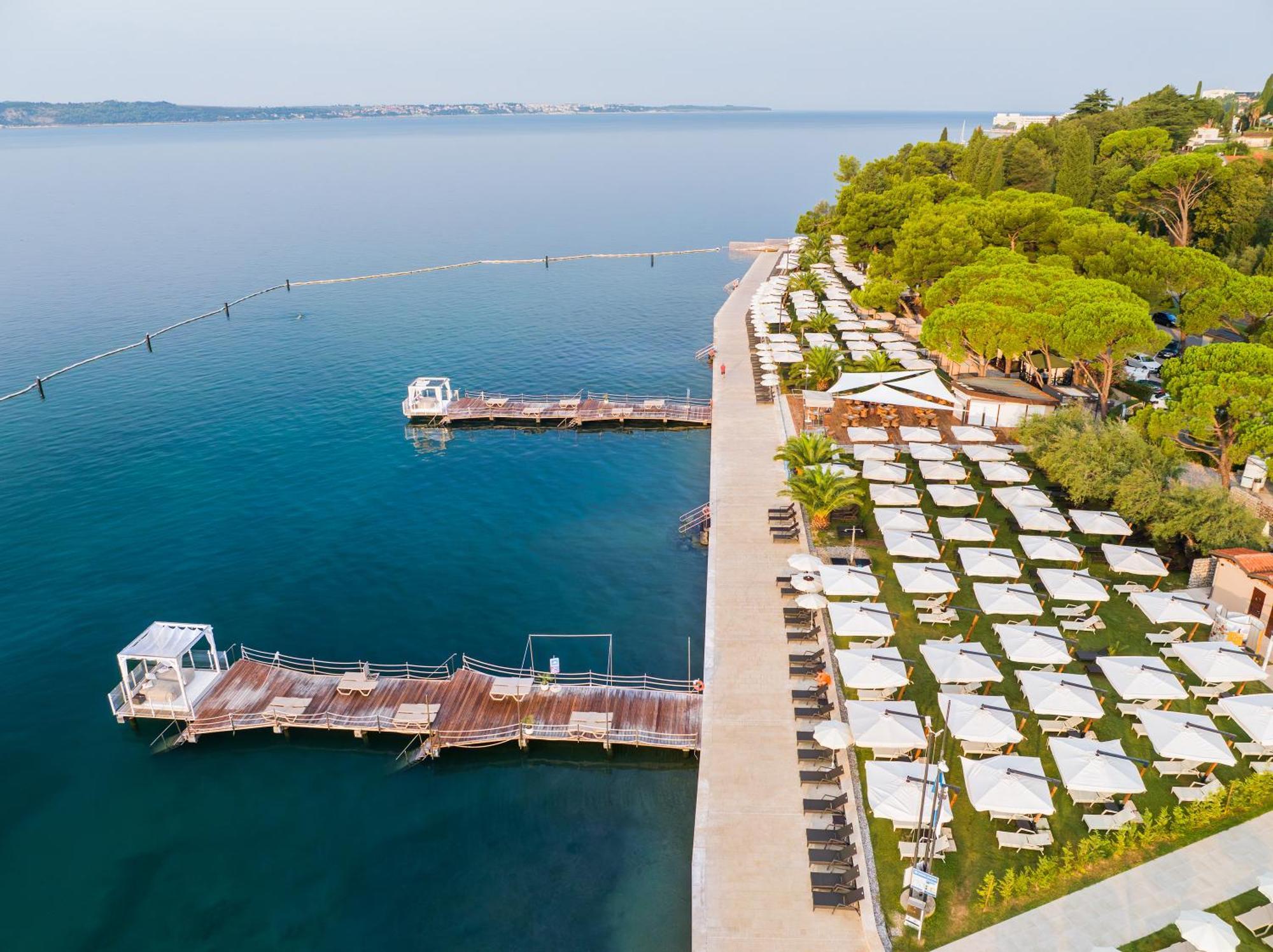 Hotel Slovenija - Terme & Wellness Lifeclass Portorož Exterior foto Aerial view of the beach