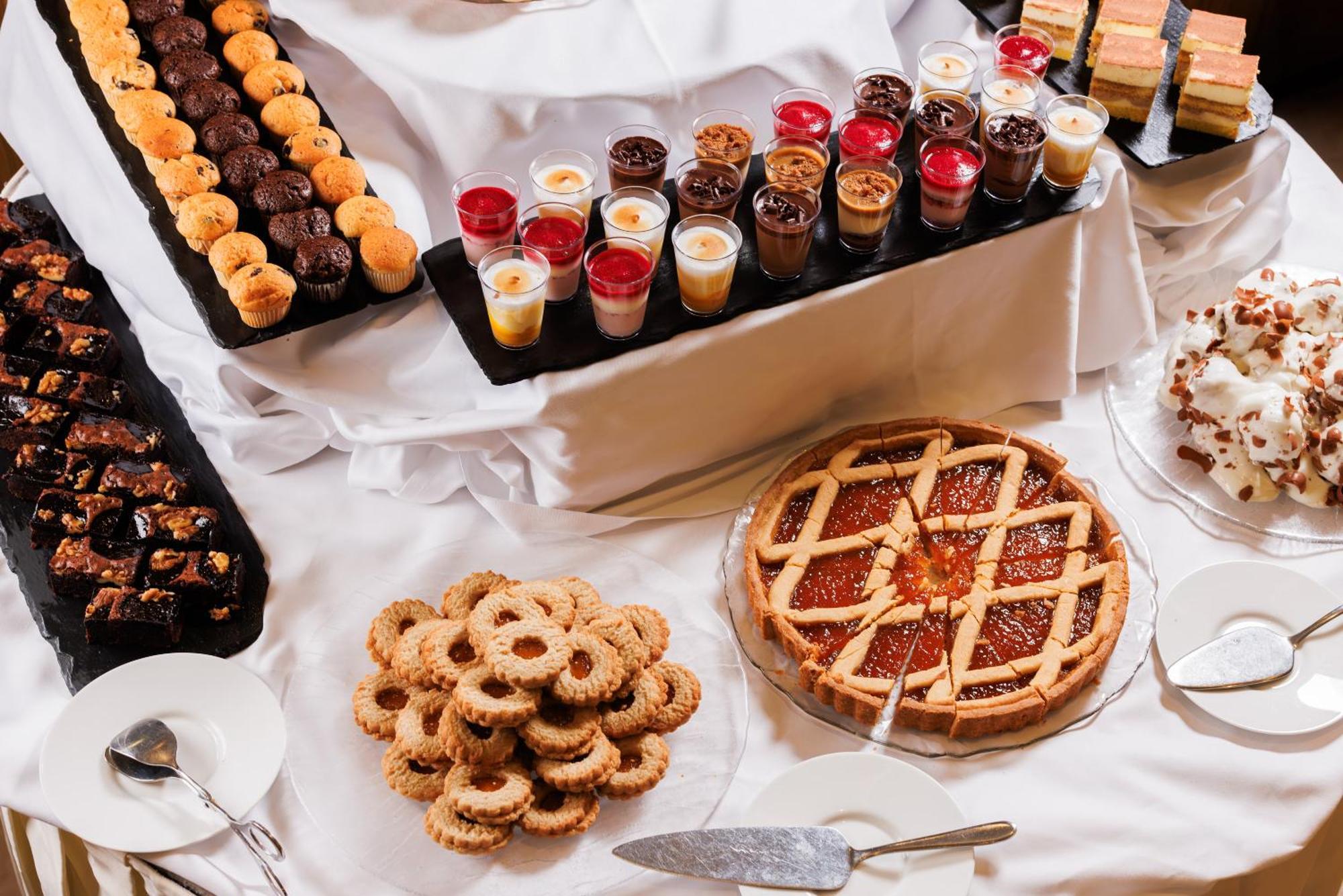 Hotel Slovenija - Terme & Wellness Lifeclass Portorož Exterior foto A dessert buffet