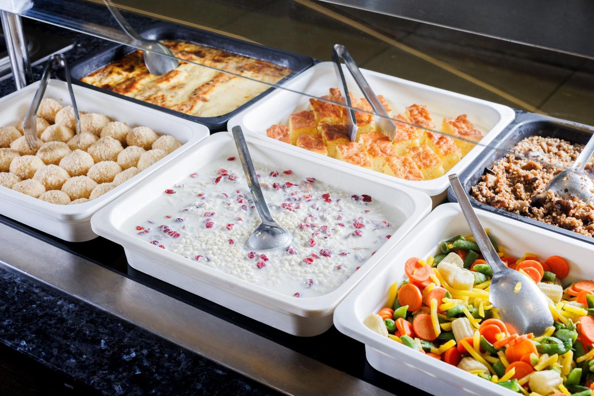 Hotel Slovenija - Terme & Wellness Lifeclass Portorož Exterior foto A selection of dishes at a buffet